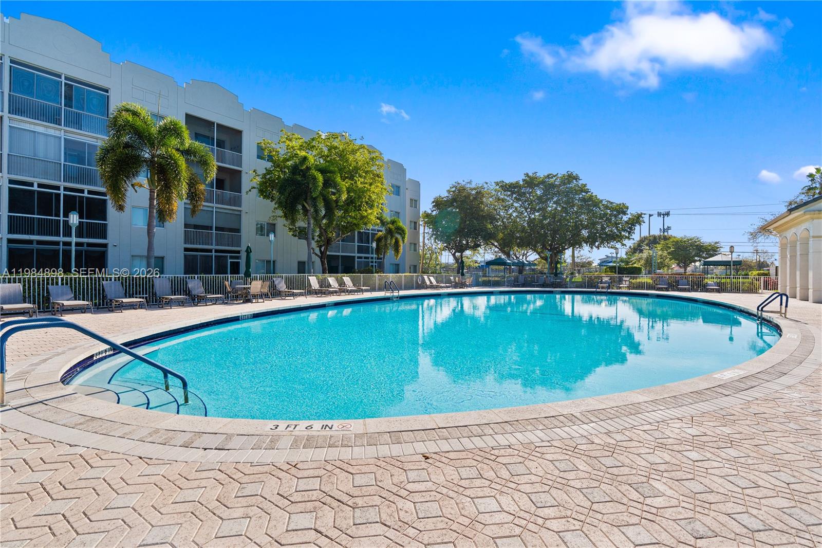 SOUTHAMPTON CONDOMINIUM - Residential