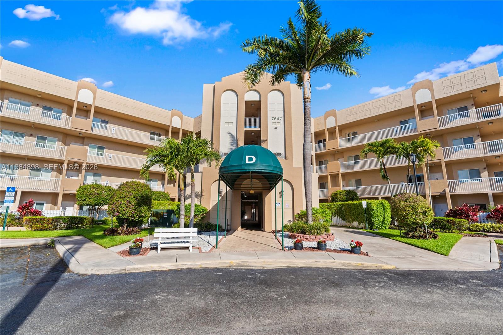 SOUTHAMPTON CONDOMINIUM - Residential