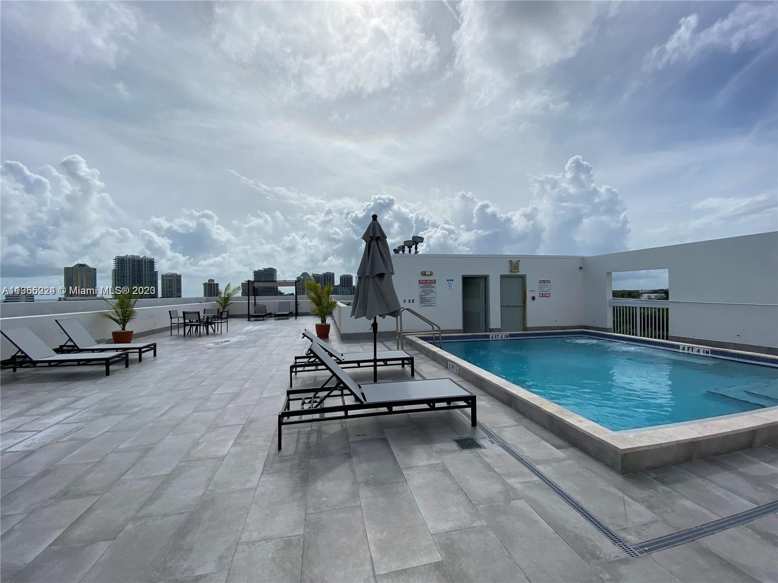 VILLAGGIO IN THE GROVE TO - Residential