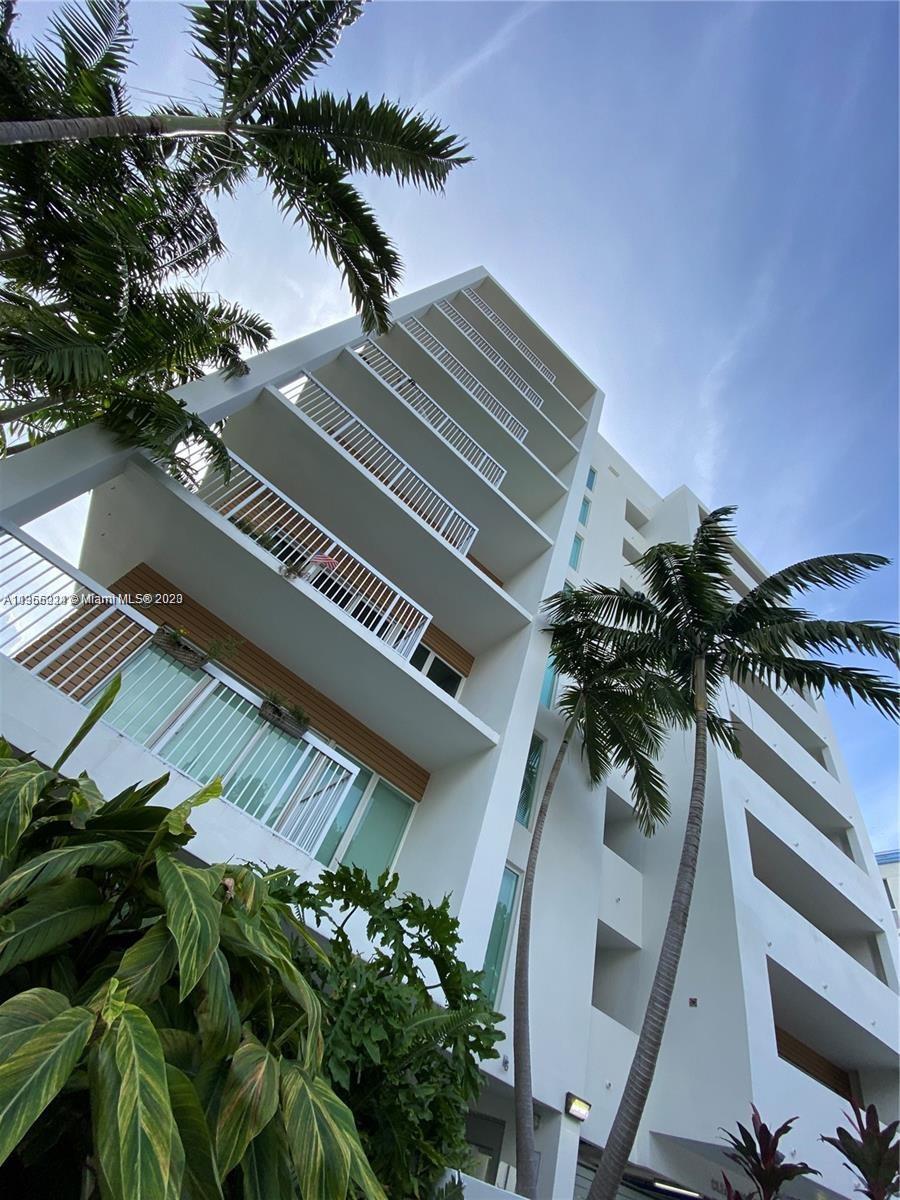 Live in the heart of Coconut Grove in this peaceful boutique style 1 bedroom plus den condo! Unbeatable locations for those who enjoy the outdoors. Rooftop pool & sundeck for you to enjoy the Miami Panorama breathtaking views of its sunrise and sunsets. Gym included. Minutes away from award winning restaurants and nightlife hot spots!.Contact listing agent for showings today!