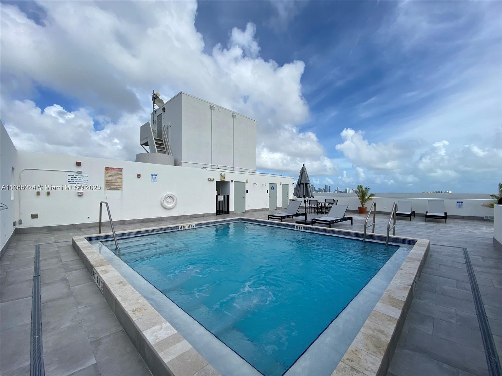 VILLAGGIO IN THE GROVE TO - Residential