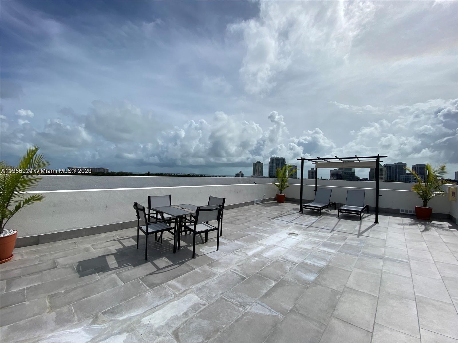 VILLAGGIO IN THE GROVE TO - Residential