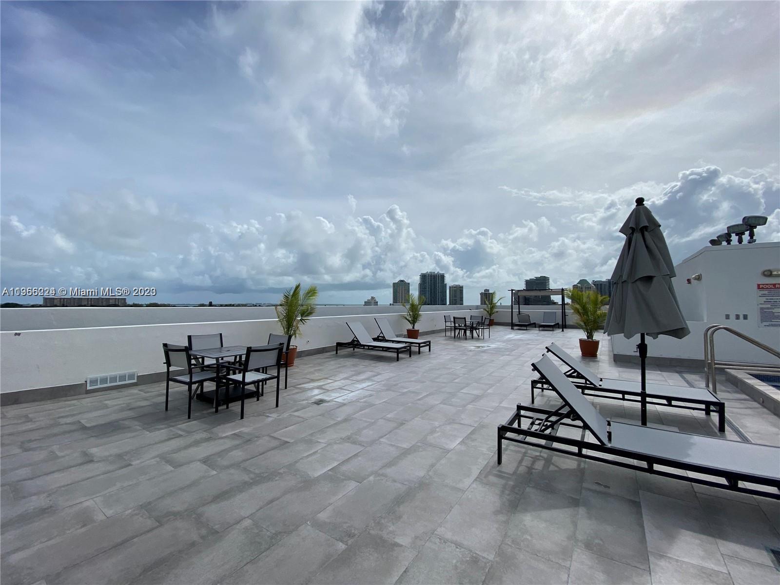 VILLAGGIO IN THE GROVE TO - Residential