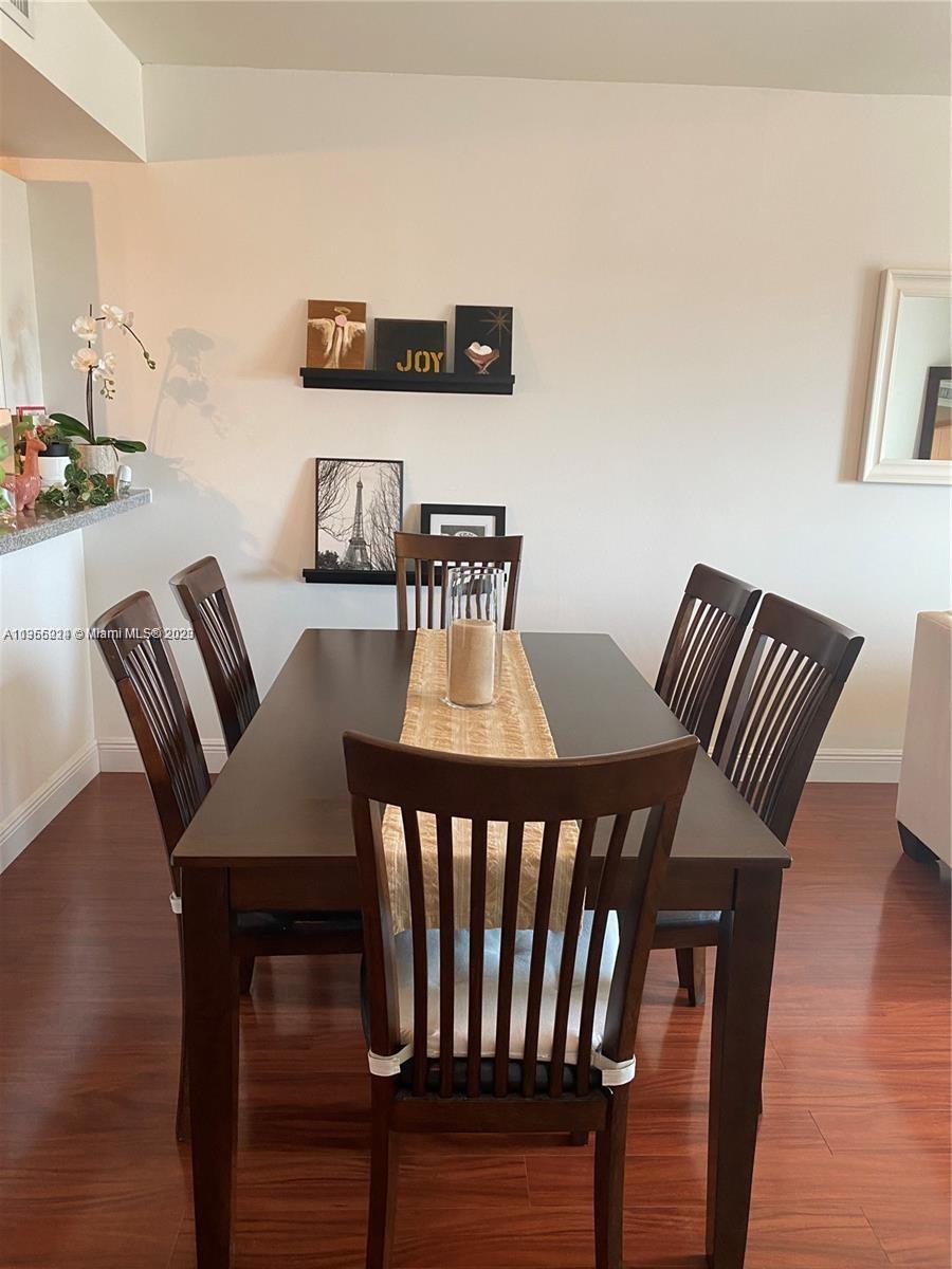 VILLAGGIO IN THE GROVE TO - Residential