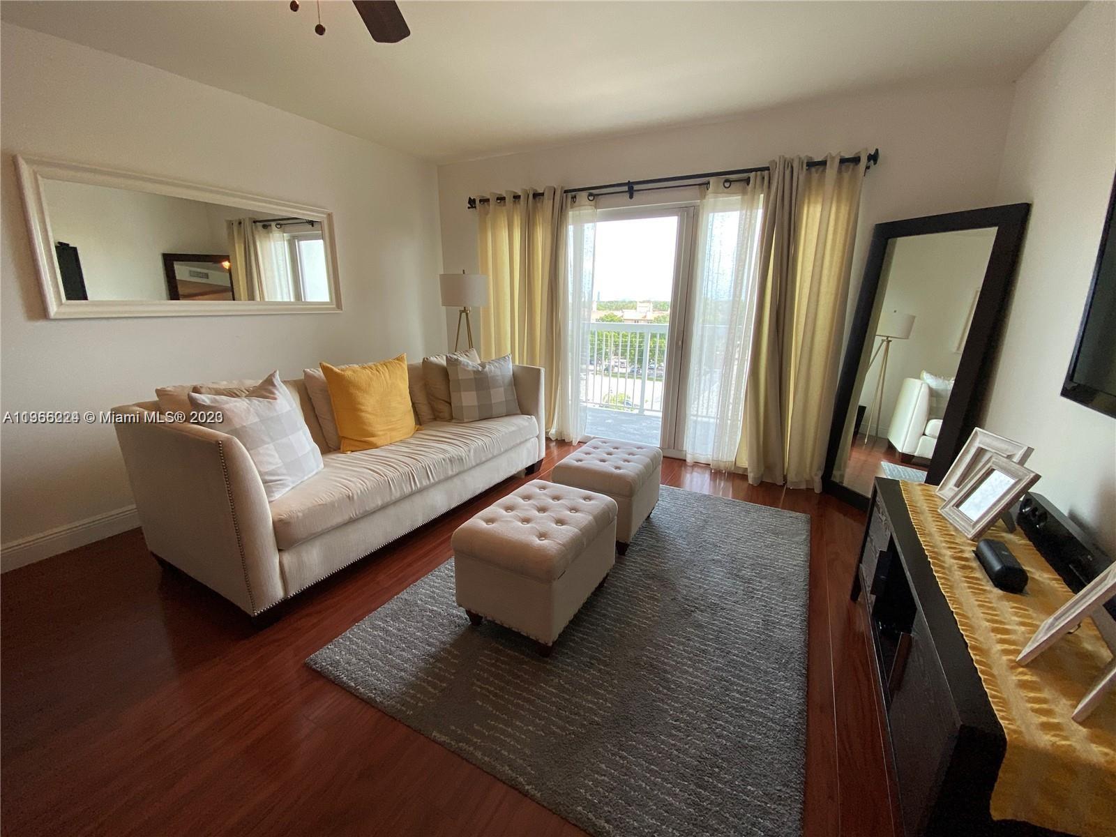 VILLAGGIO IN THE GROVE TO - Residential