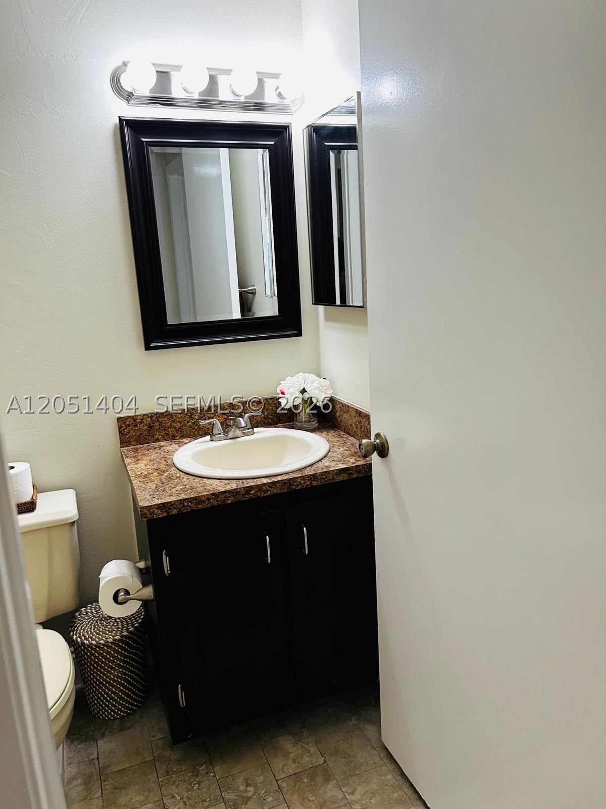 TOWNHOMES OF COUNTRY LAKE - Residential