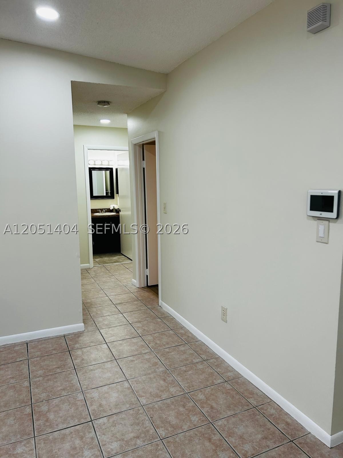 TOWNHOMES OF COUNTRY LAKE - Residential