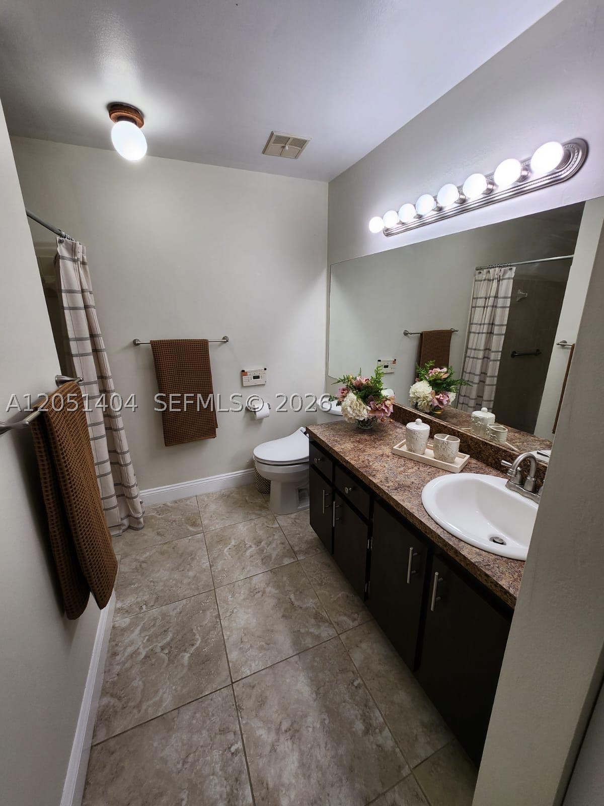TOWNHOMES OF COUNTRY LAKE - Residential