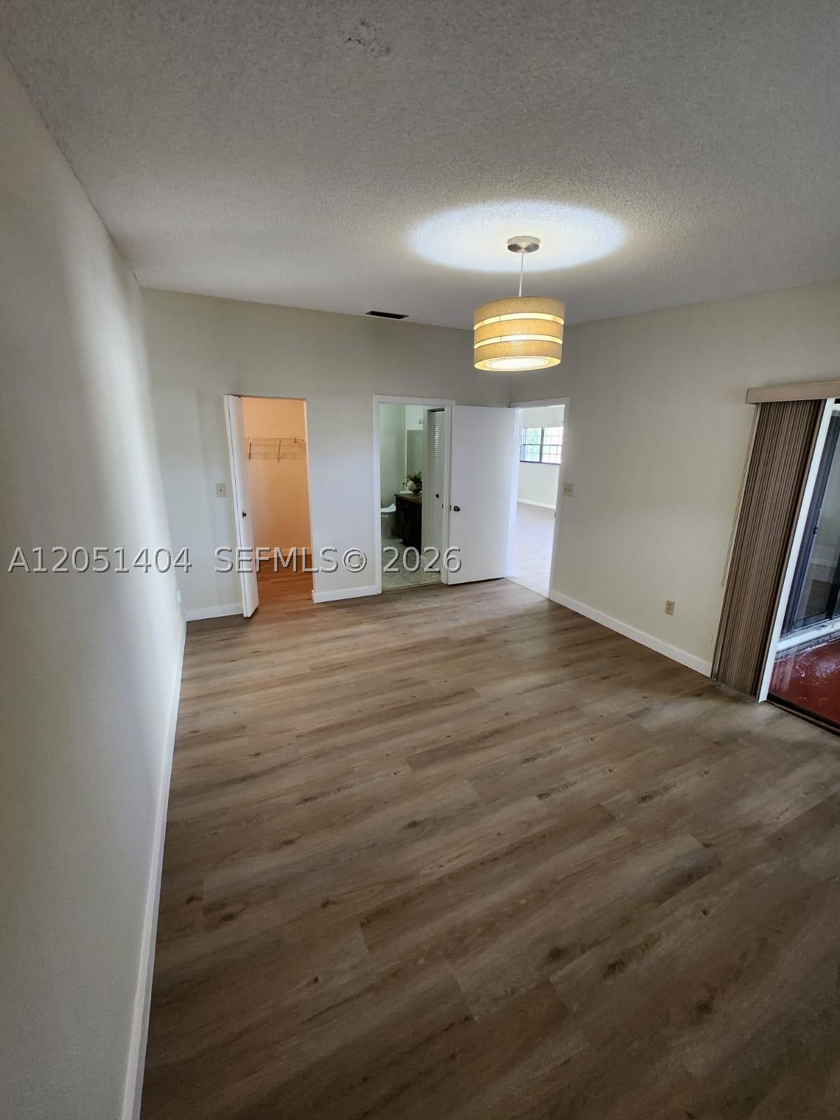 TOWNHOMES OF COUNTRY LAKE - Residential