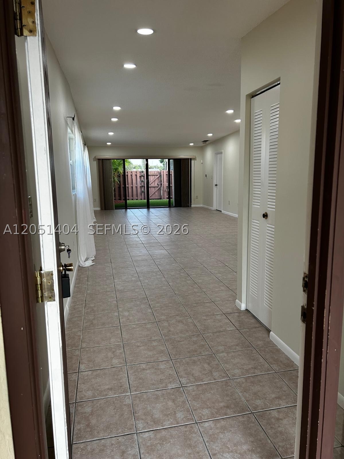 TOWNHOMES OF COUNTRY LAKE - Residential