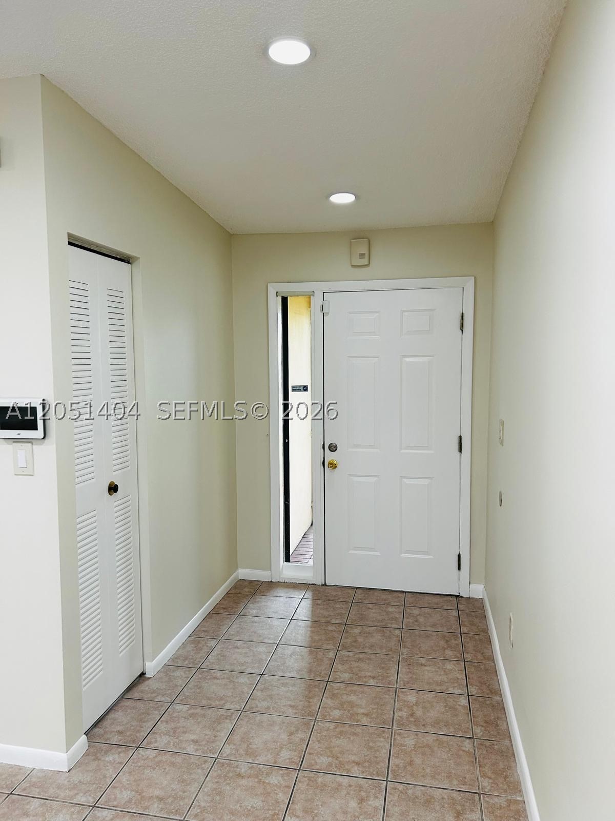 TOWNHOMES OF COUNTRY LAKE - Residential