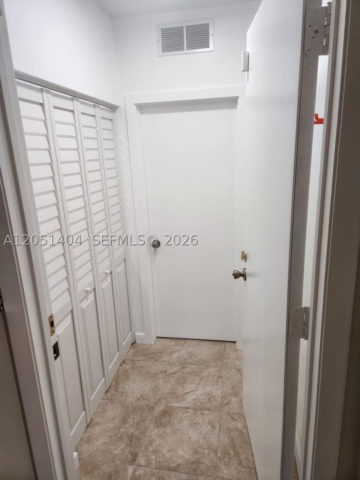 TOWNHOMES OF COUNTRY LAKE - Residential