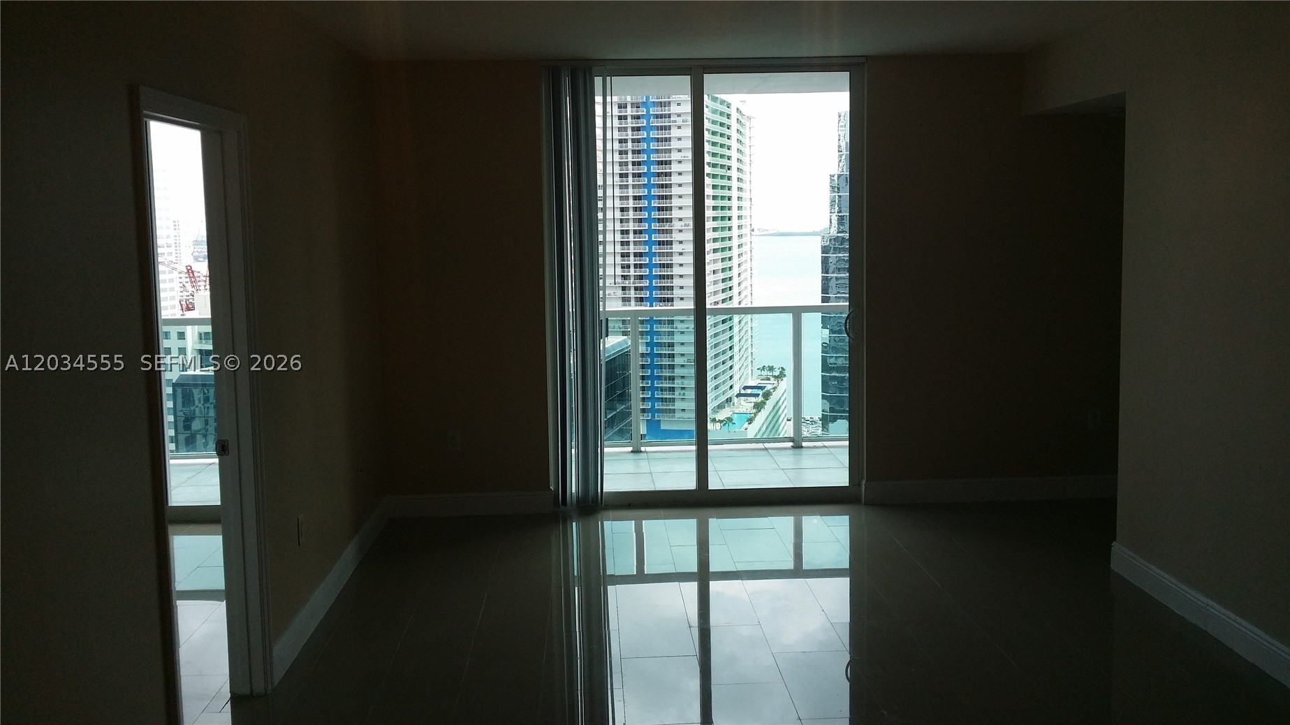 BEAUTIFUL OCEAN AND CITY VIEWS, CERAMIC FLOORS, WASHER AND DRYER, GRANITE/KITCHEN AND BATHS,
IMPACT GLASS WINDOWS AND DOORS, LARGE BALCONY, AMENITIES INCLUDE A FITNESS CENTER, SWIMMING
POOL, POOLSIDE CABANAS, 24 HOUR CONCIERGE AND SECURITY, VALET PARKING, WALKING DISTANCE TO
EVERYTHING. MUST SEE IT.