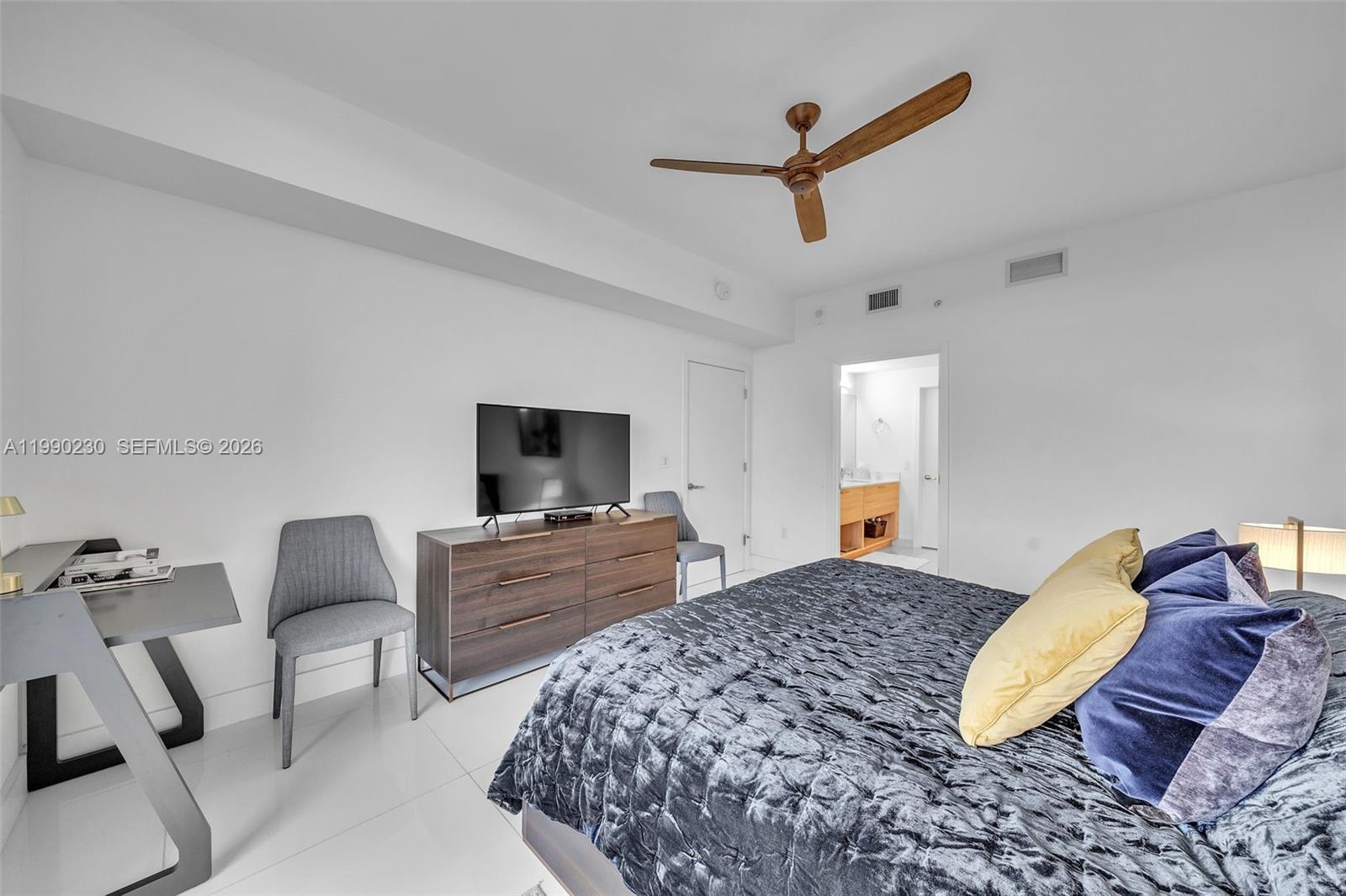 THE HARBOUR NORTH CONDO - Residential