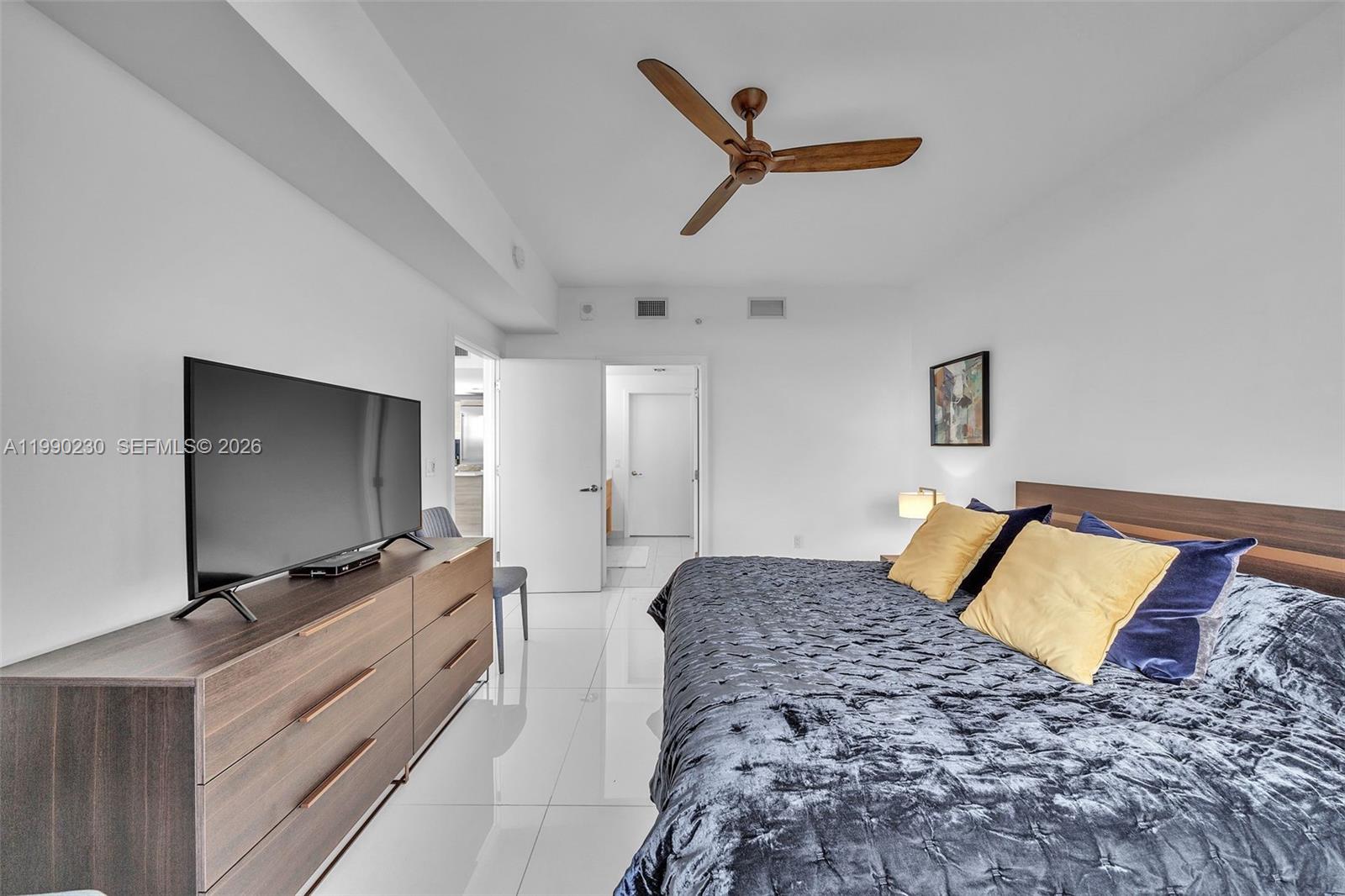 THE HARBOUR NORTH CONDO - Residential