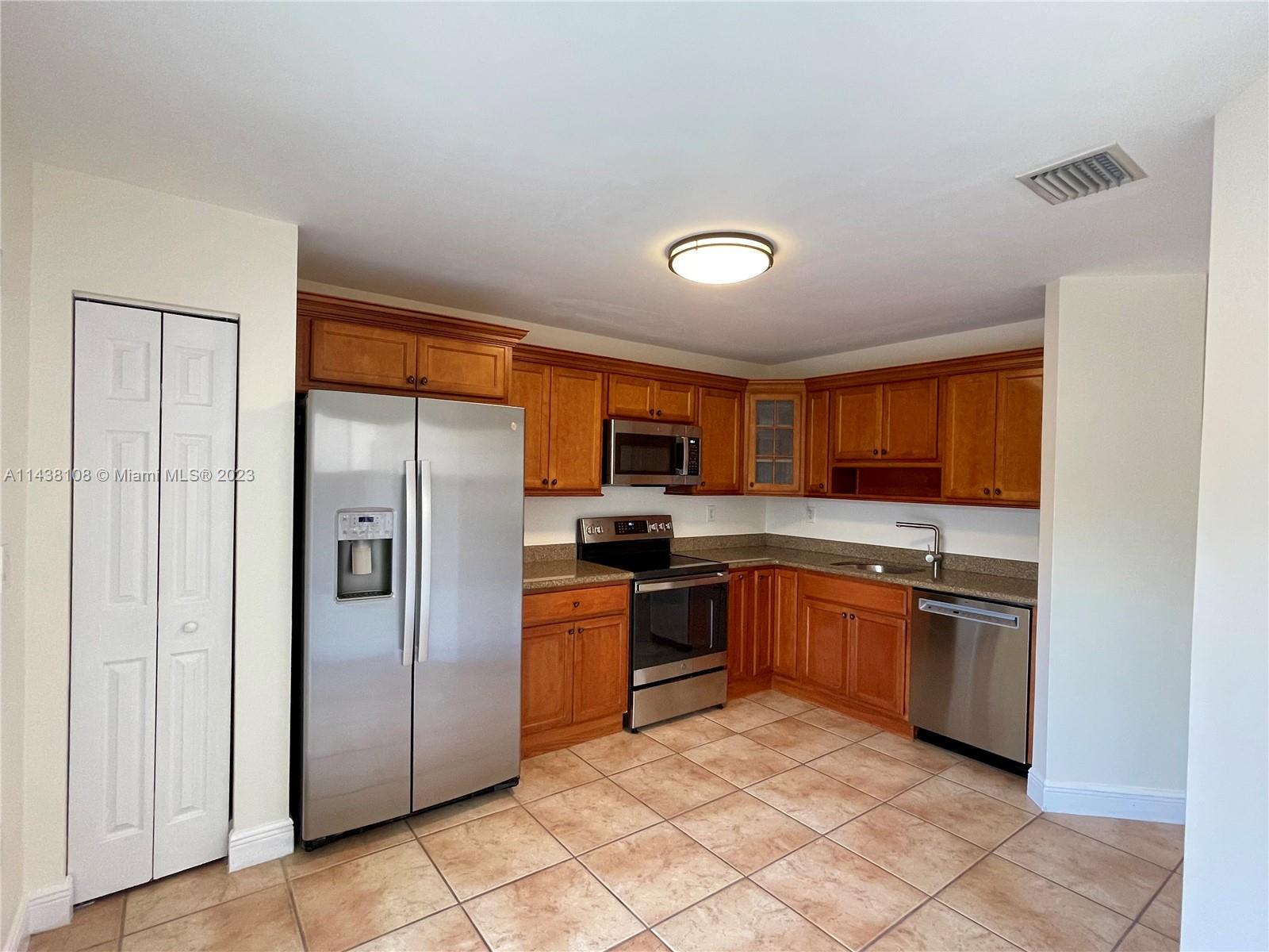 CONTINENTAL HOMES TOWNHOU - Residential Lease