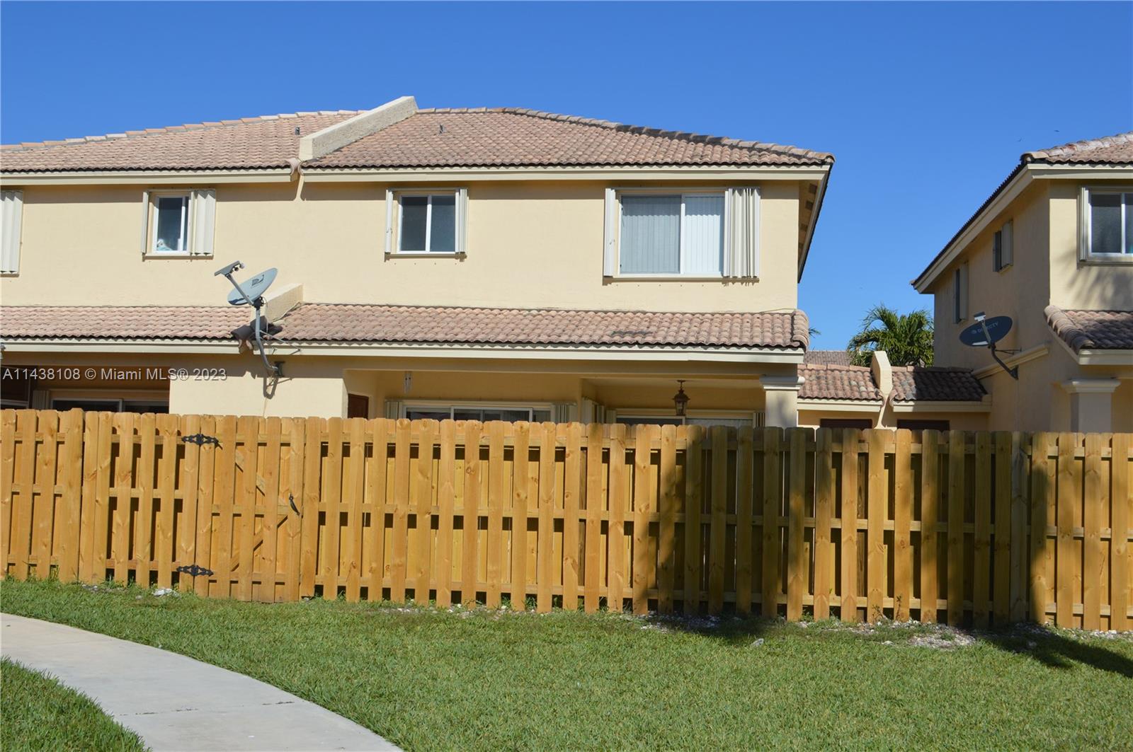 CONTINENTAL HOMES TOWNHOU - Residential Lease