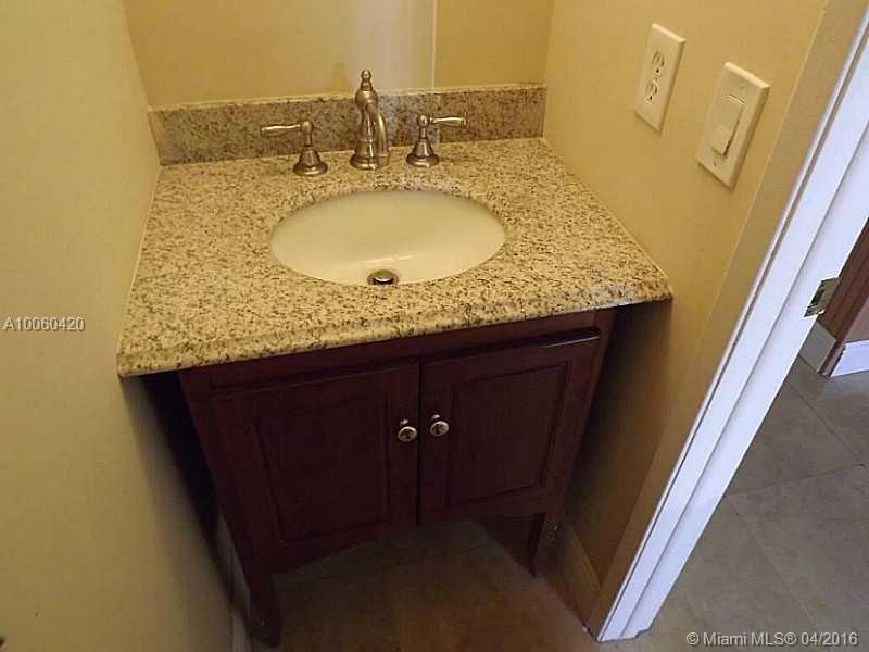 Villas University Square - Residential Lease
