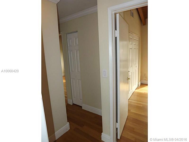 Villas University Square - Residential Lease