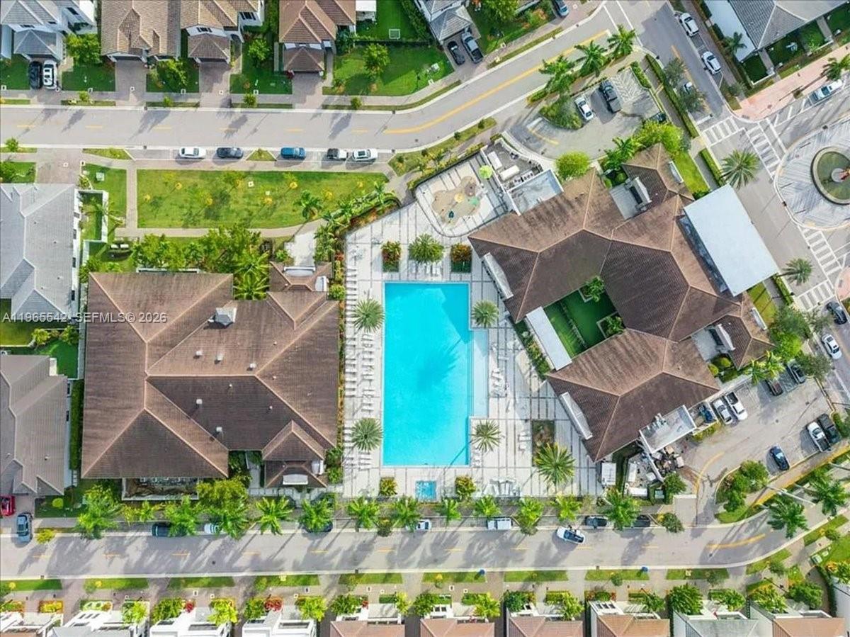 DOWNTOWN DORAL SOUTH PHAS - Residential
