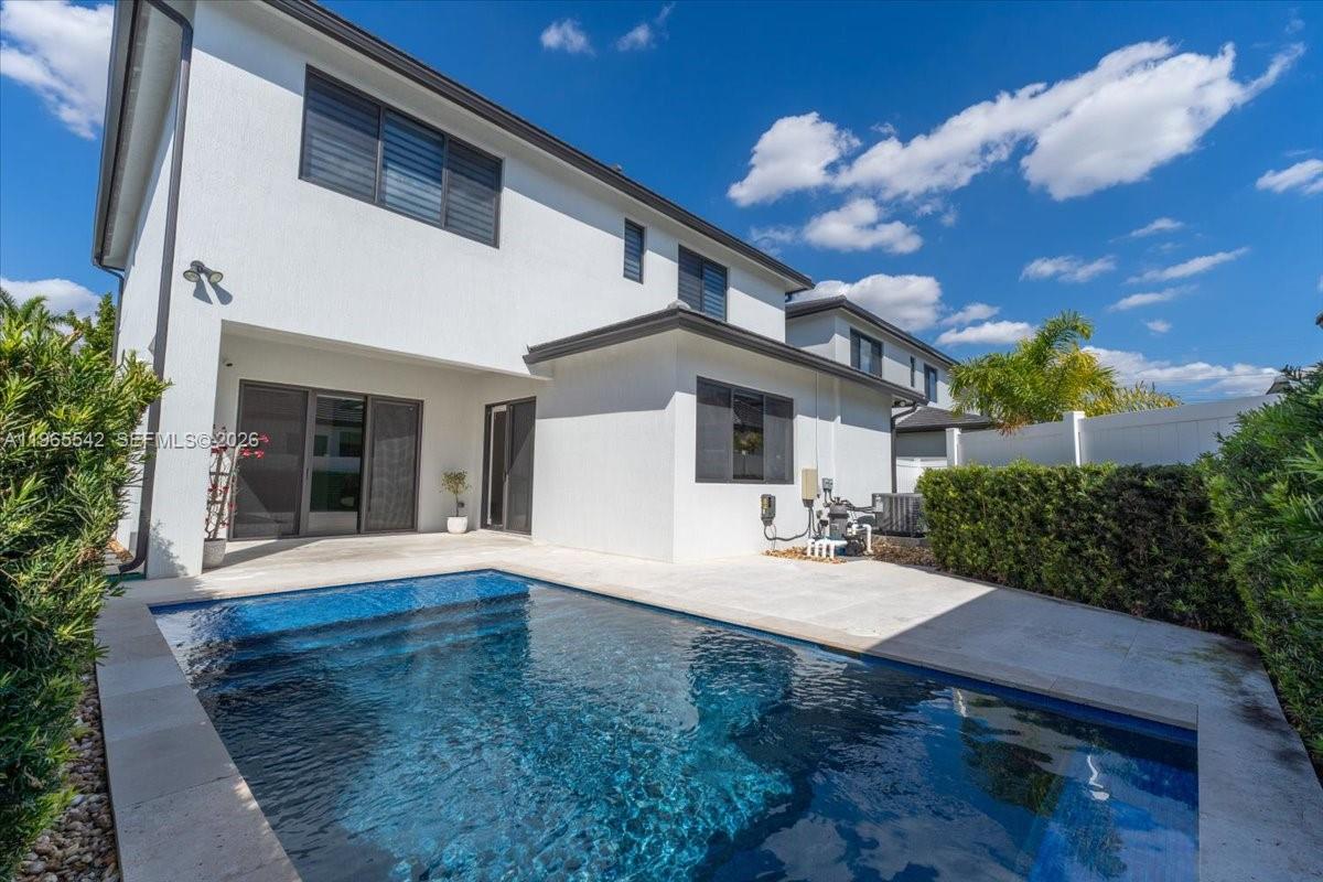 DOWNTOWN DORAL SOUTH PHAS - Residential