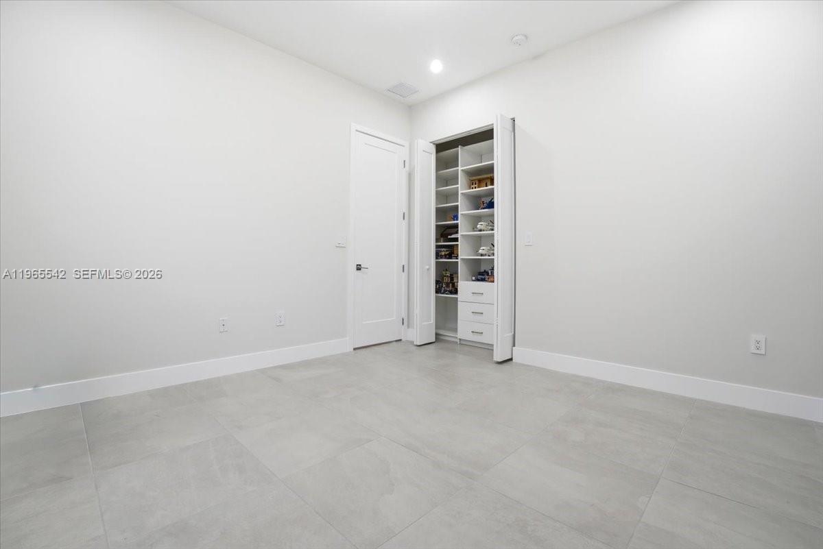 DOWNTOWN DORAL SOUTH PHAS - Residential