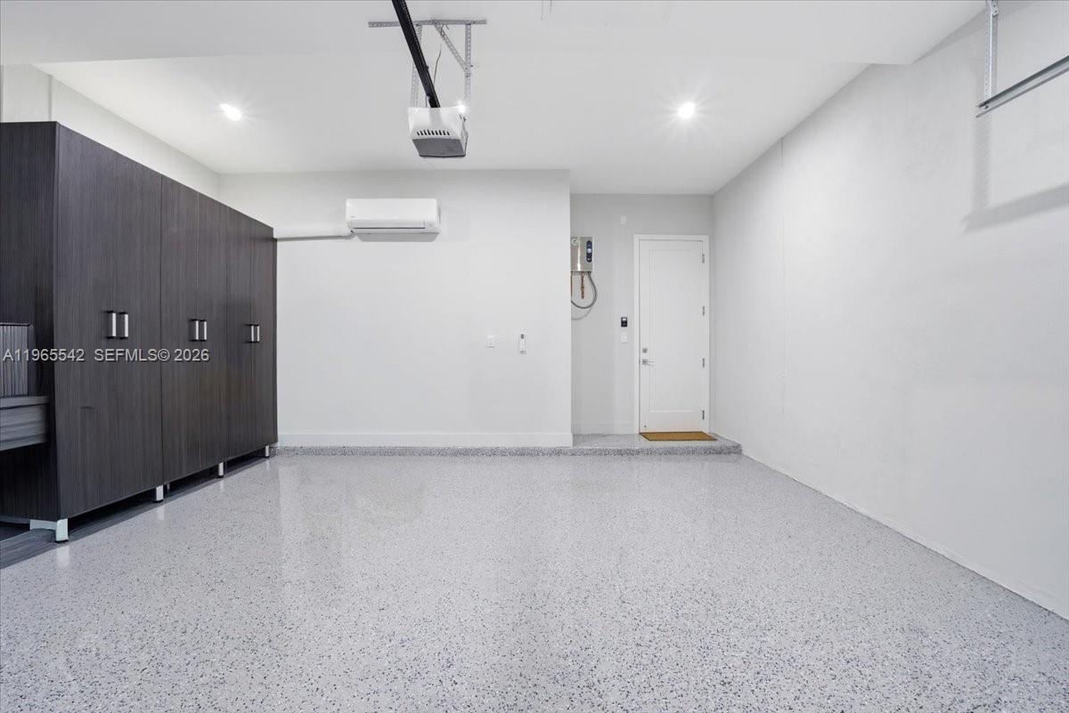 DOWNTOWN DORAL SOUTH PHAS - Residential