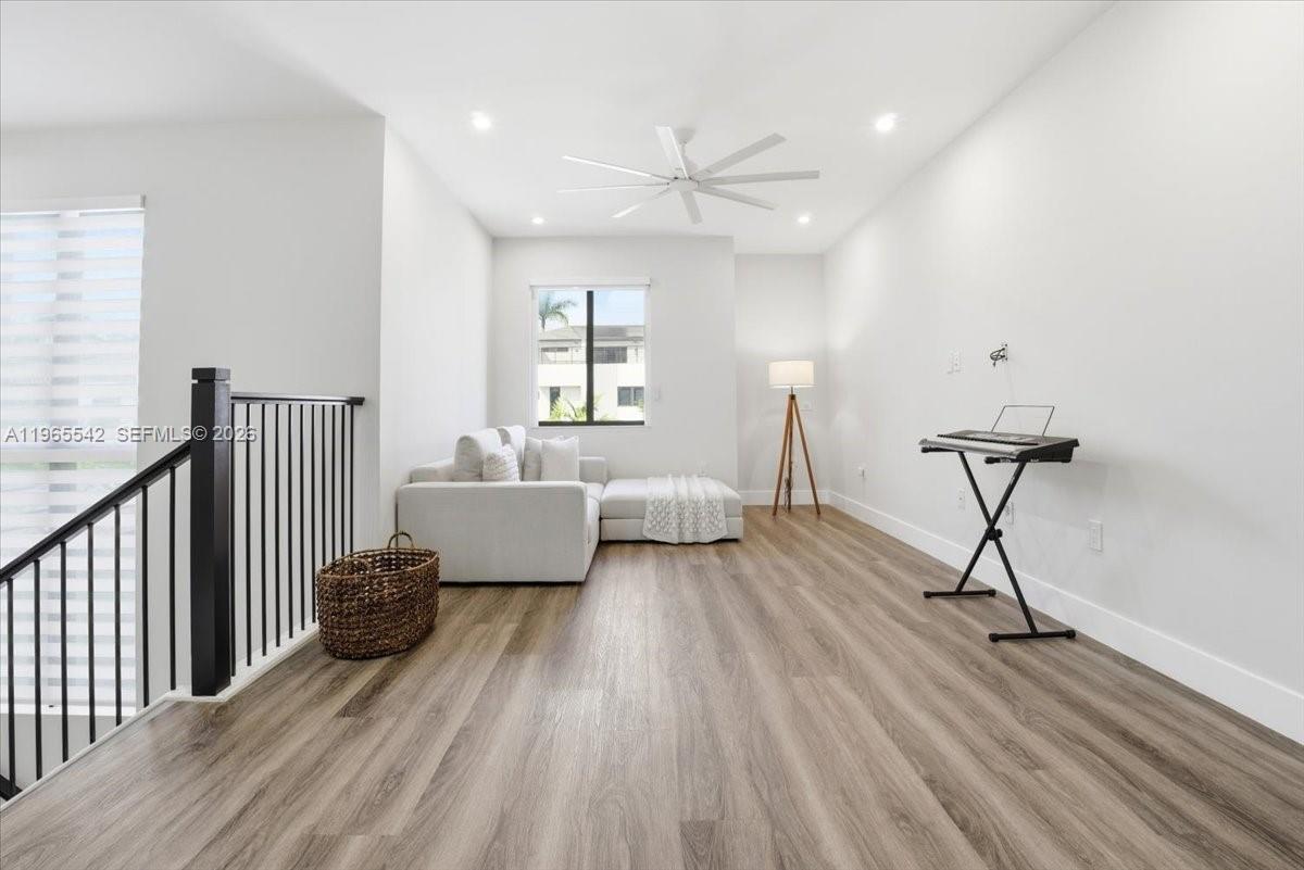 DOWNTOWN DORAL SOUTH PHAS - Residential