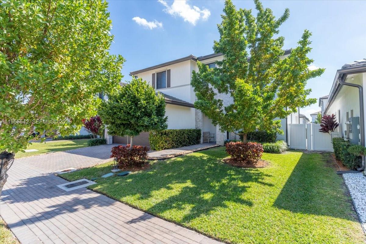 DOWNTOWN DORAL SOUTH PHAS - Residential