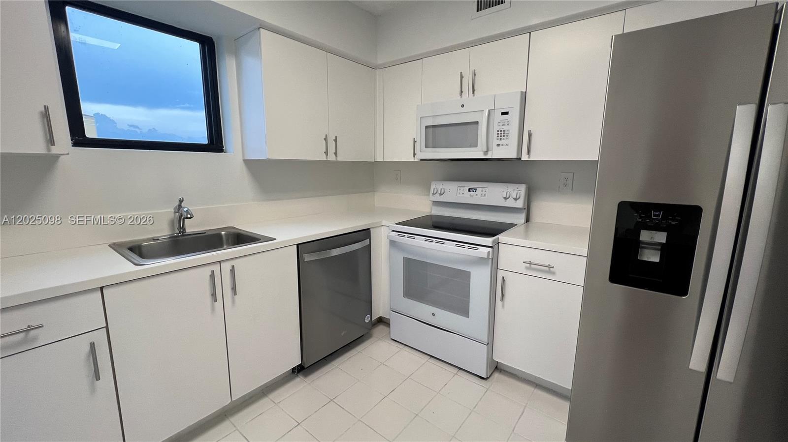 PARC CENTRAL AVENTURA EAS - Residential Lease