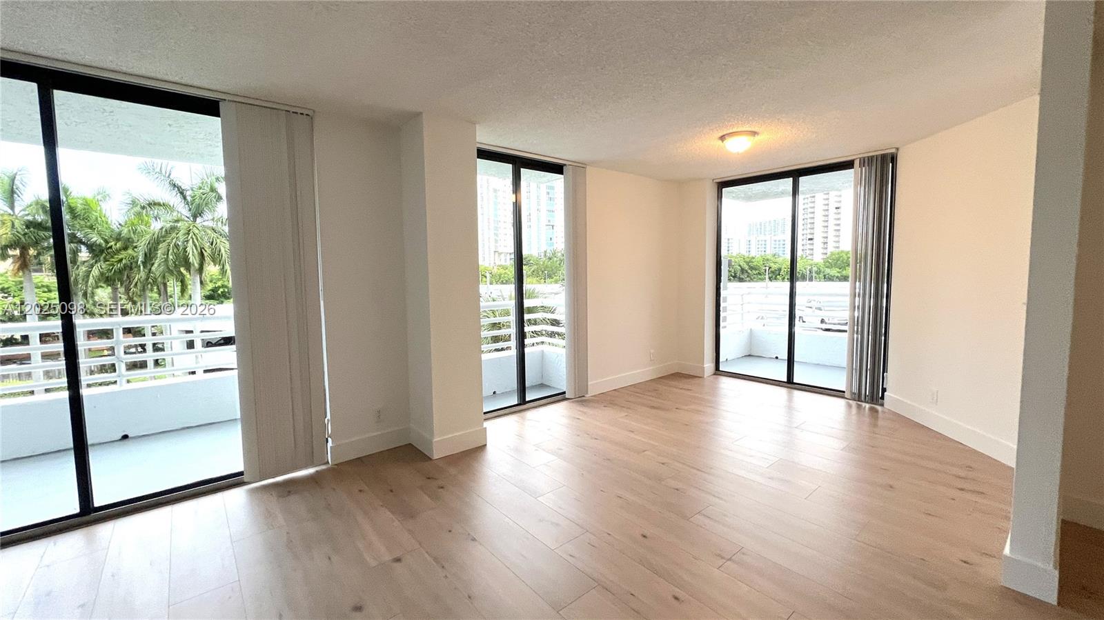 PARC CENTRAL AVENTURA EAS - Residential Lease