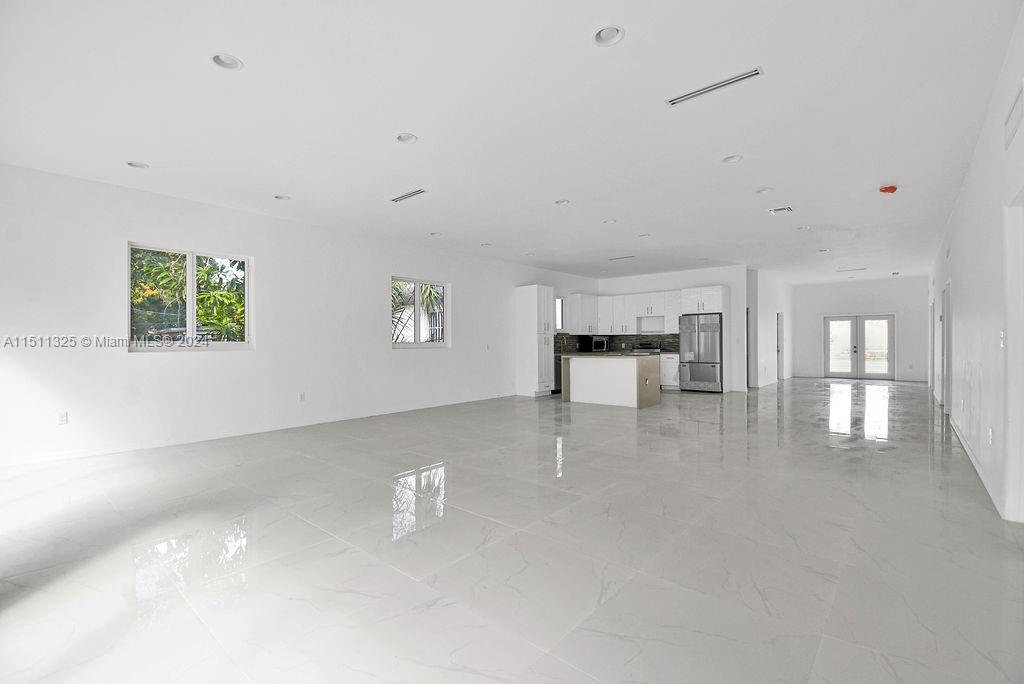 86TH STREET MANOR - Residential