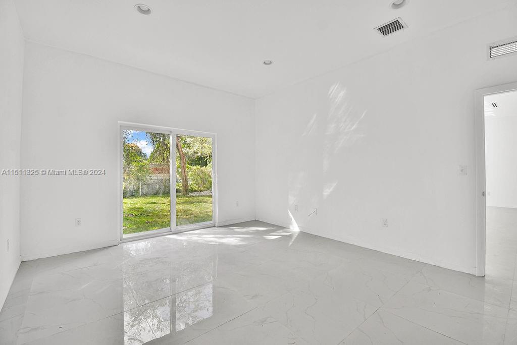 86TH STREET MANOR - Residential