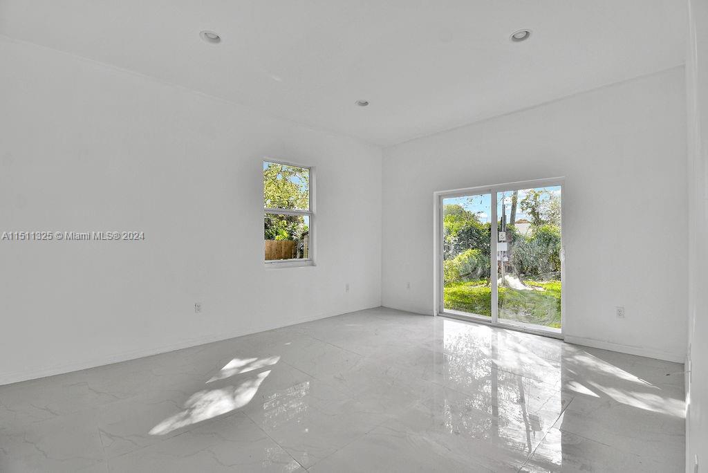 86TH STREET MANOR - Residential