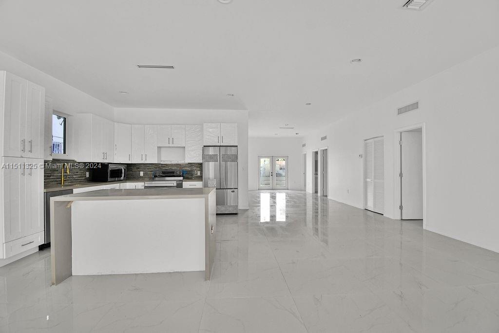 86TH STREET MANOR - Residential