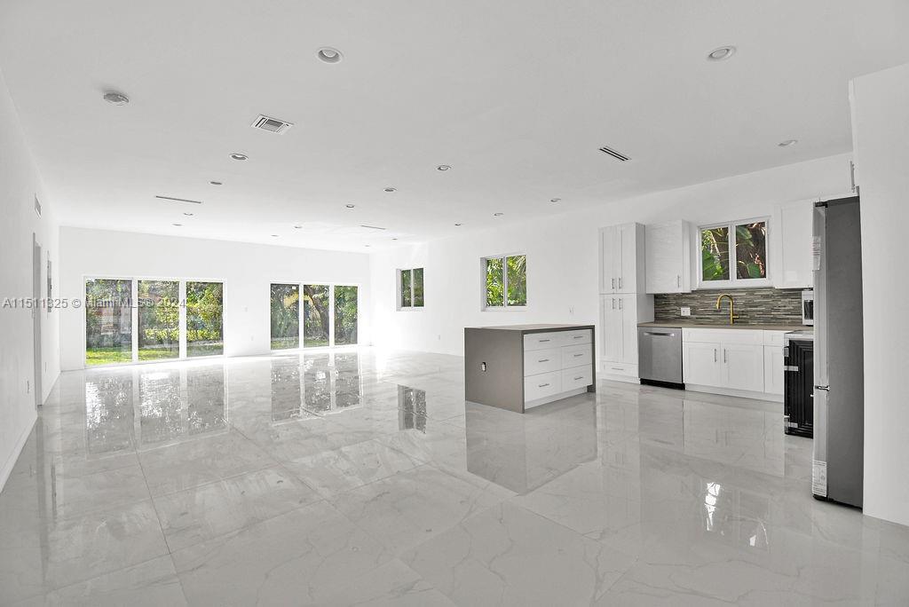 86TH STREET MANOR - Residential