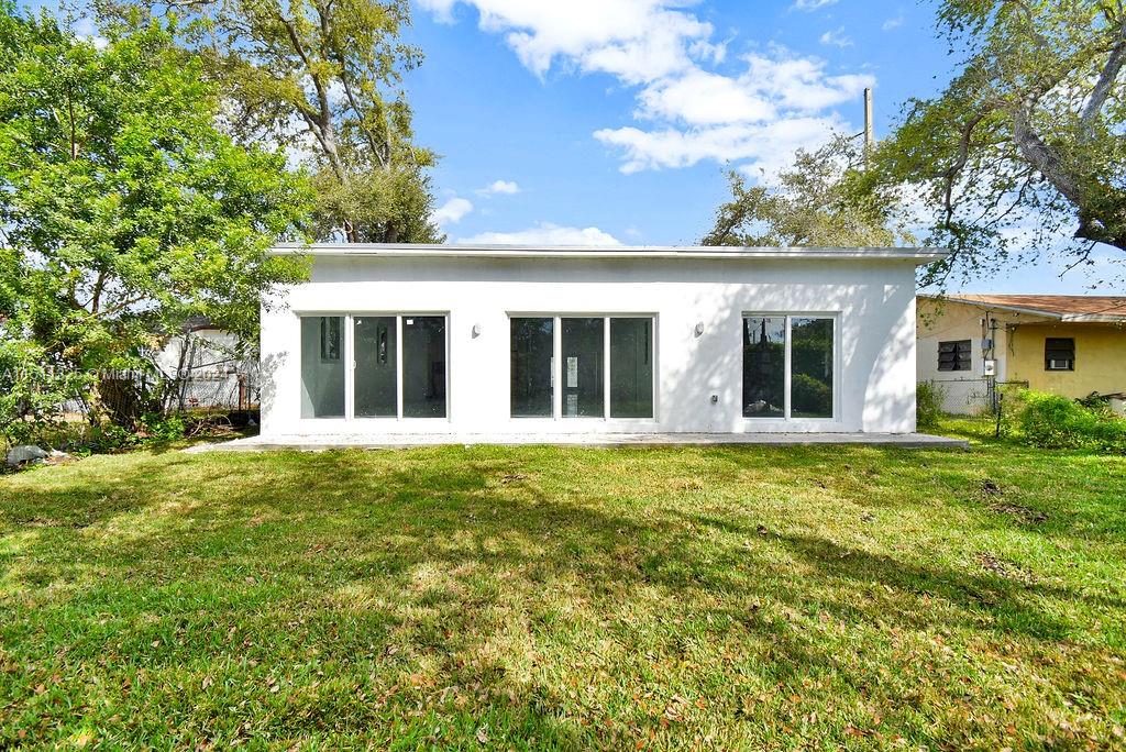 86TH STREET MANOR - Residential
