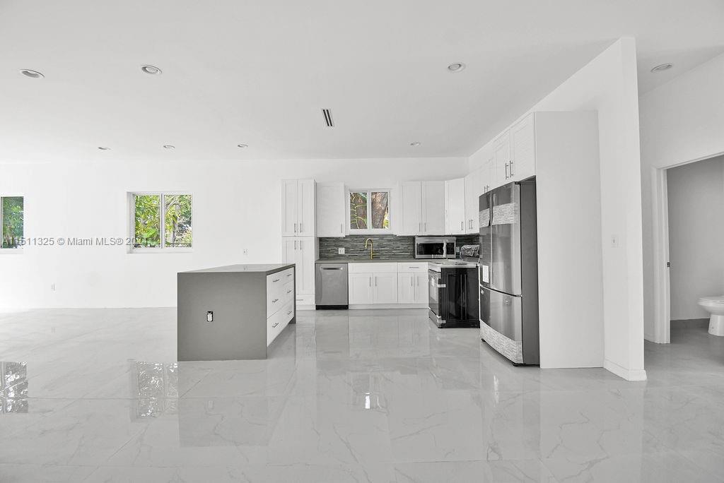 86TH STREET MANOR - Residential