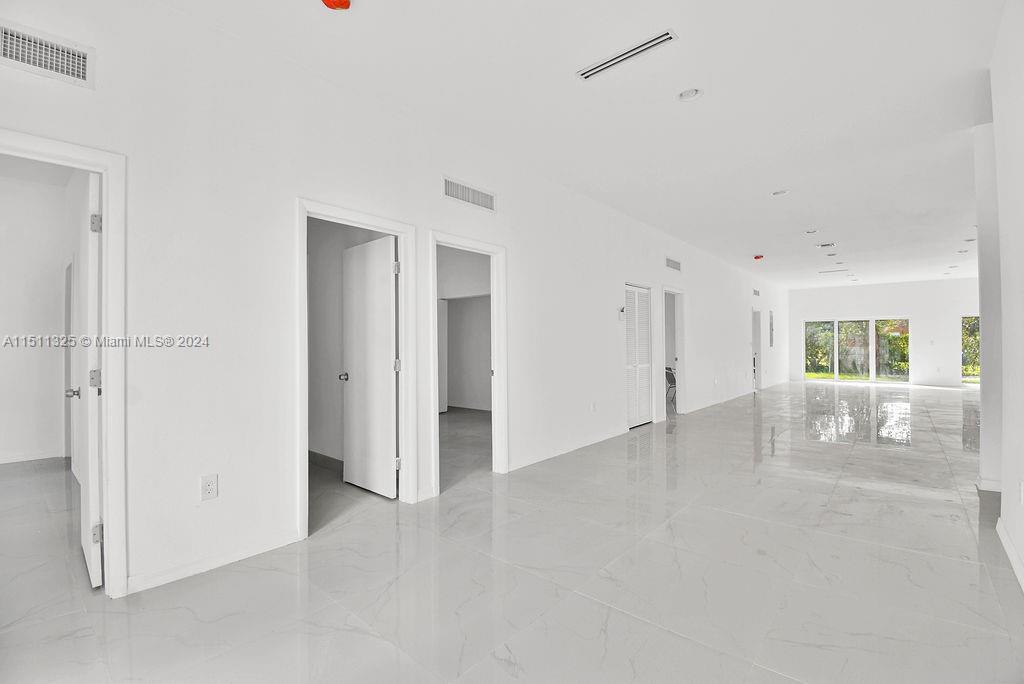 86TH STREET MANOR - Residential