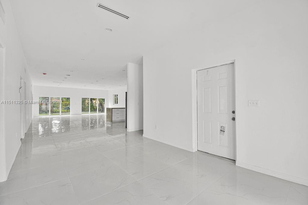86TH STREET MANOR - Residential
