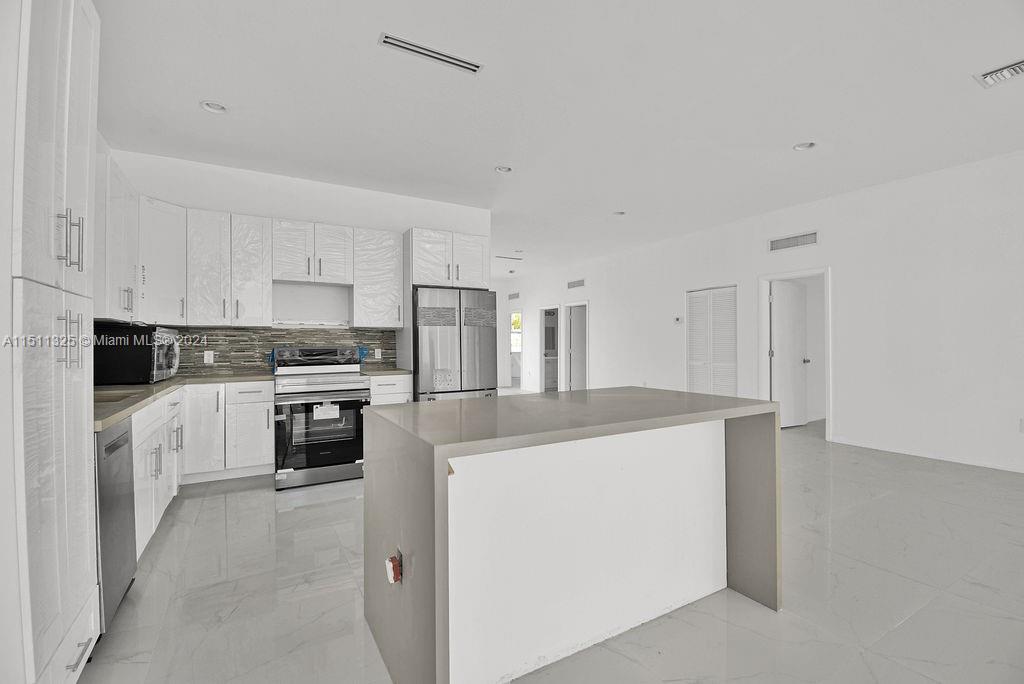 86TH STREET MANOR - Residential