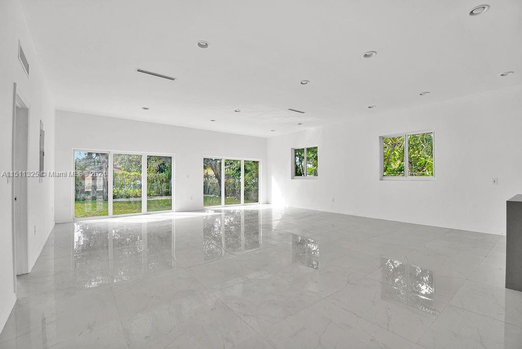 86TH STREET MANOR - Residential