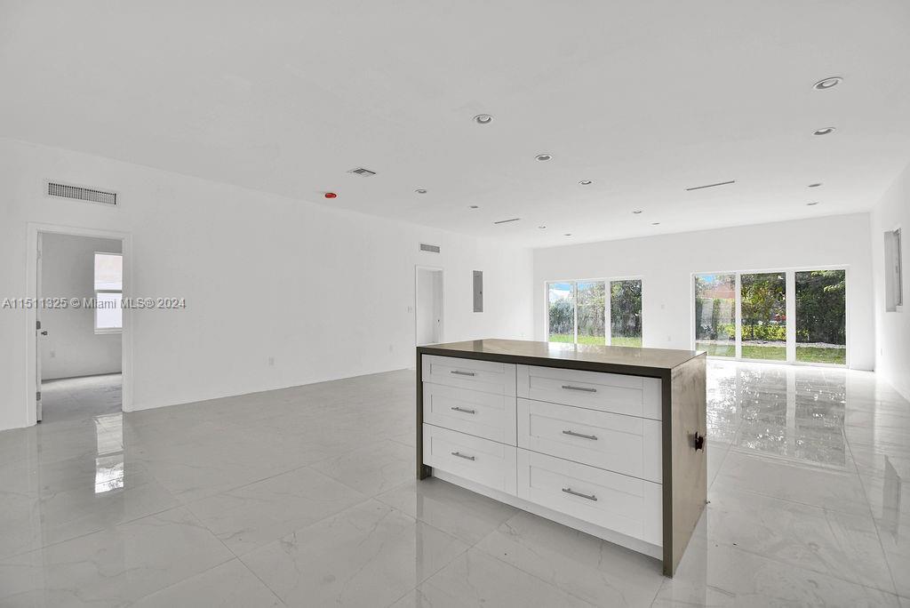 86TH STREET MANOR - Residential