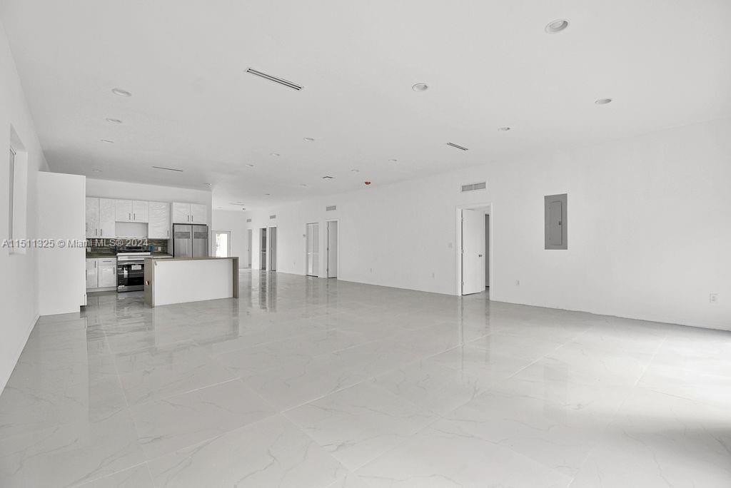 86TH STREET MANOR - Residential