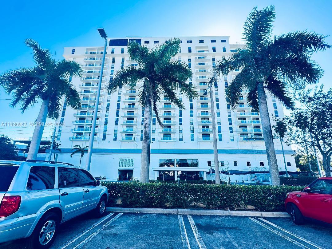 Very nice and spacious 2 bedroom 2 bathroom! Like two Primary suits split layout. ***nice balcony and laminate floors. ***Lots of light in this unit**best location of north Miami close to everything right on corner/ US1!. ***One covered parking space assigned in the garage!! **Amenities, security 24/7,** laundry facility**
minimum credit score 680 per association! two months to move in first and deposit