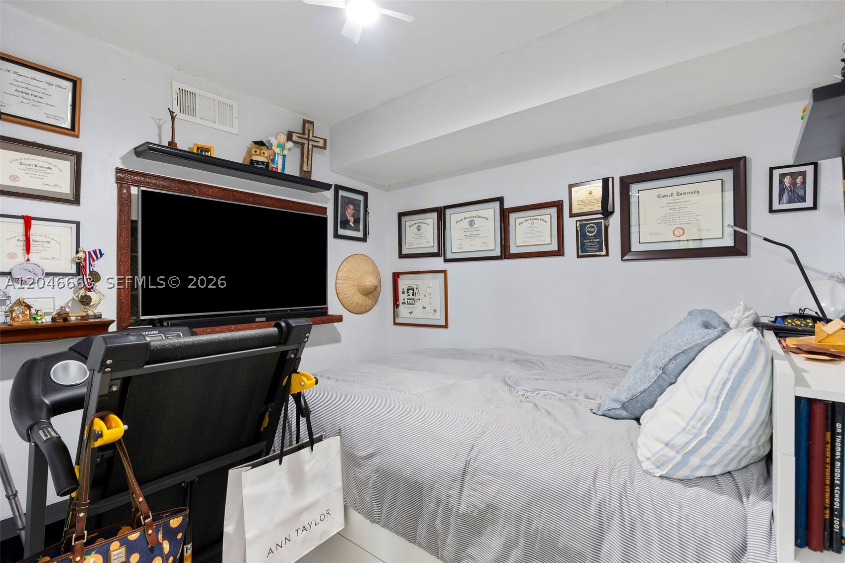 CORAL TOWERS CONDO - Residential