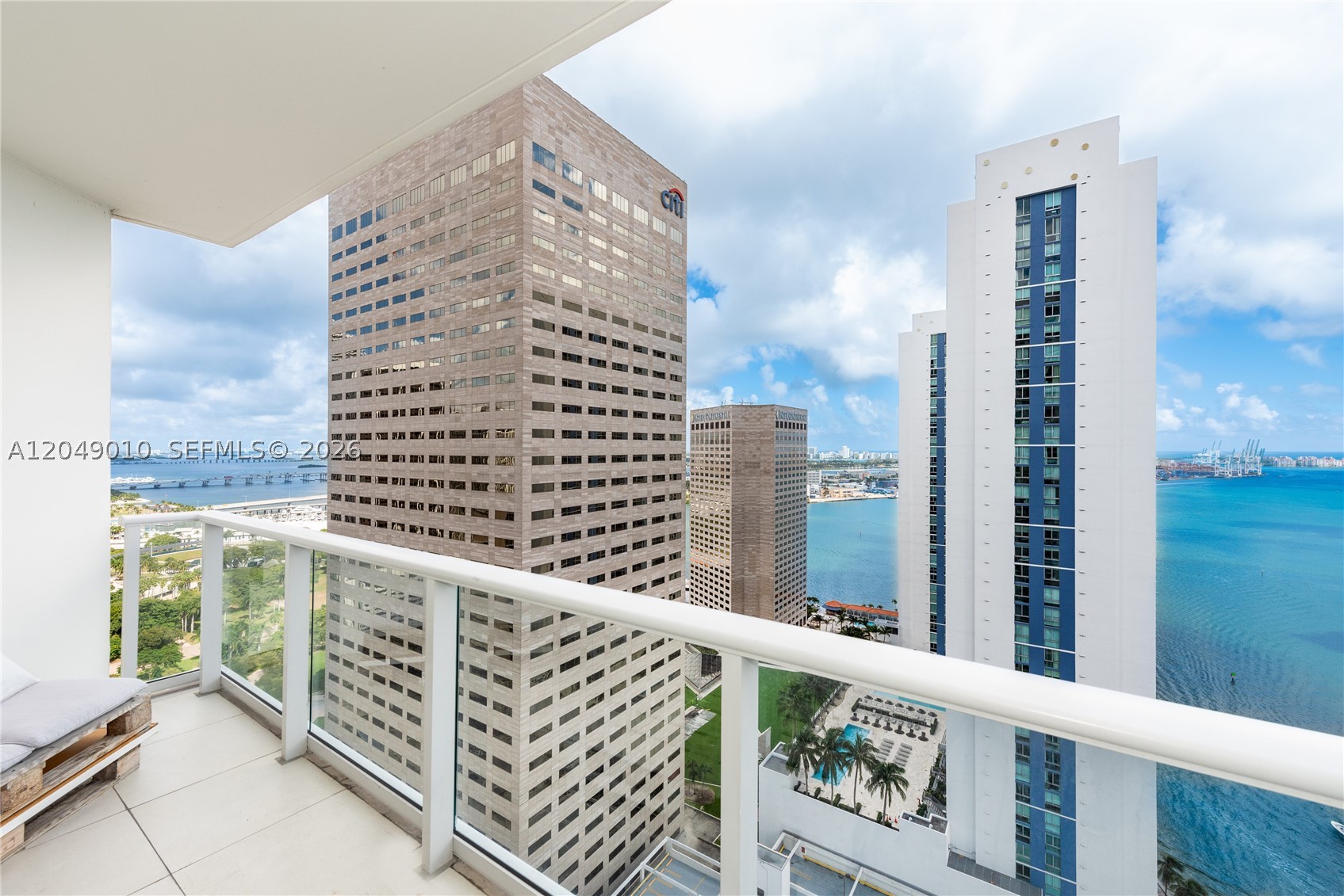 MET 1 CONDO - Residential Lease