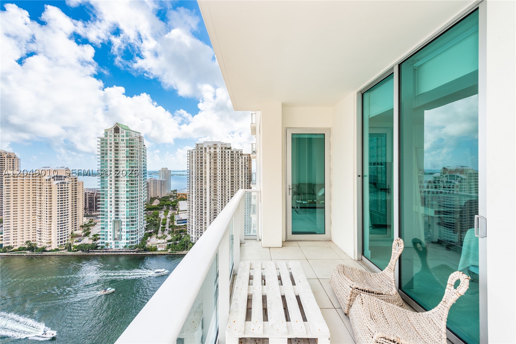 MET 1 CONDO - Residential Lease
