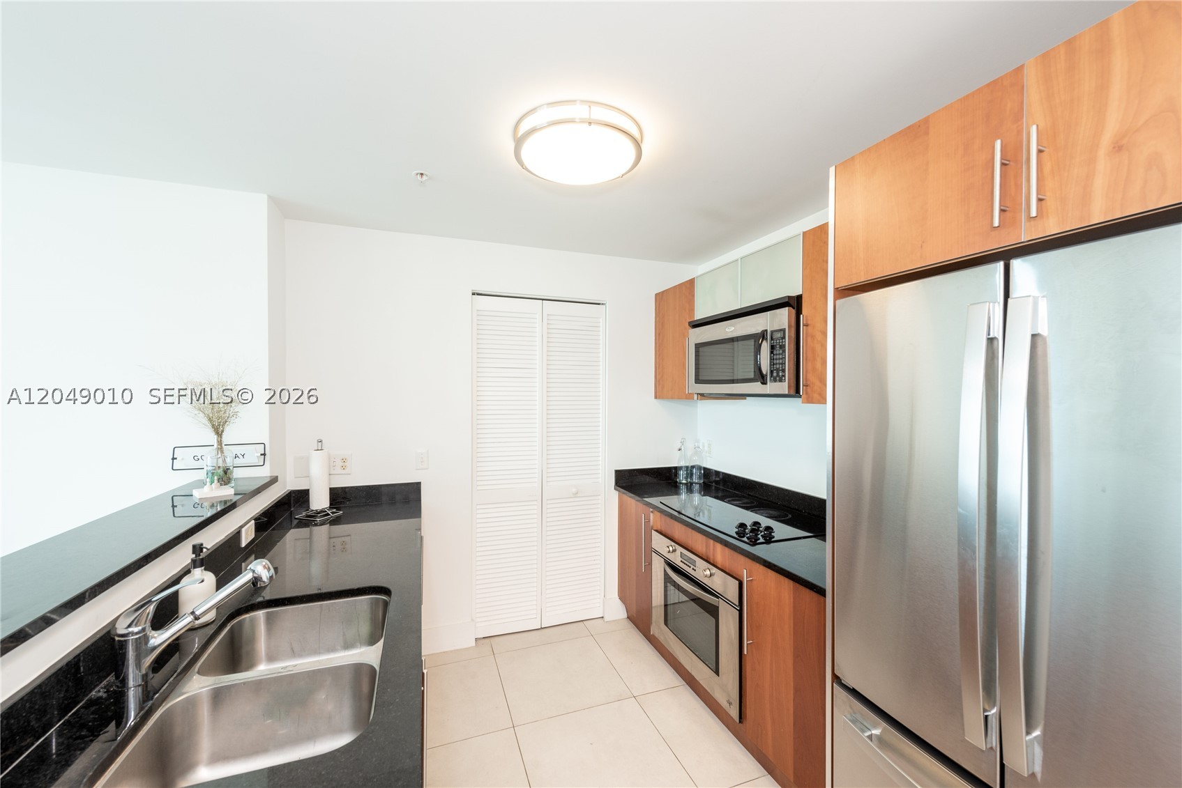 MET 1 CONDO - Residential Lease