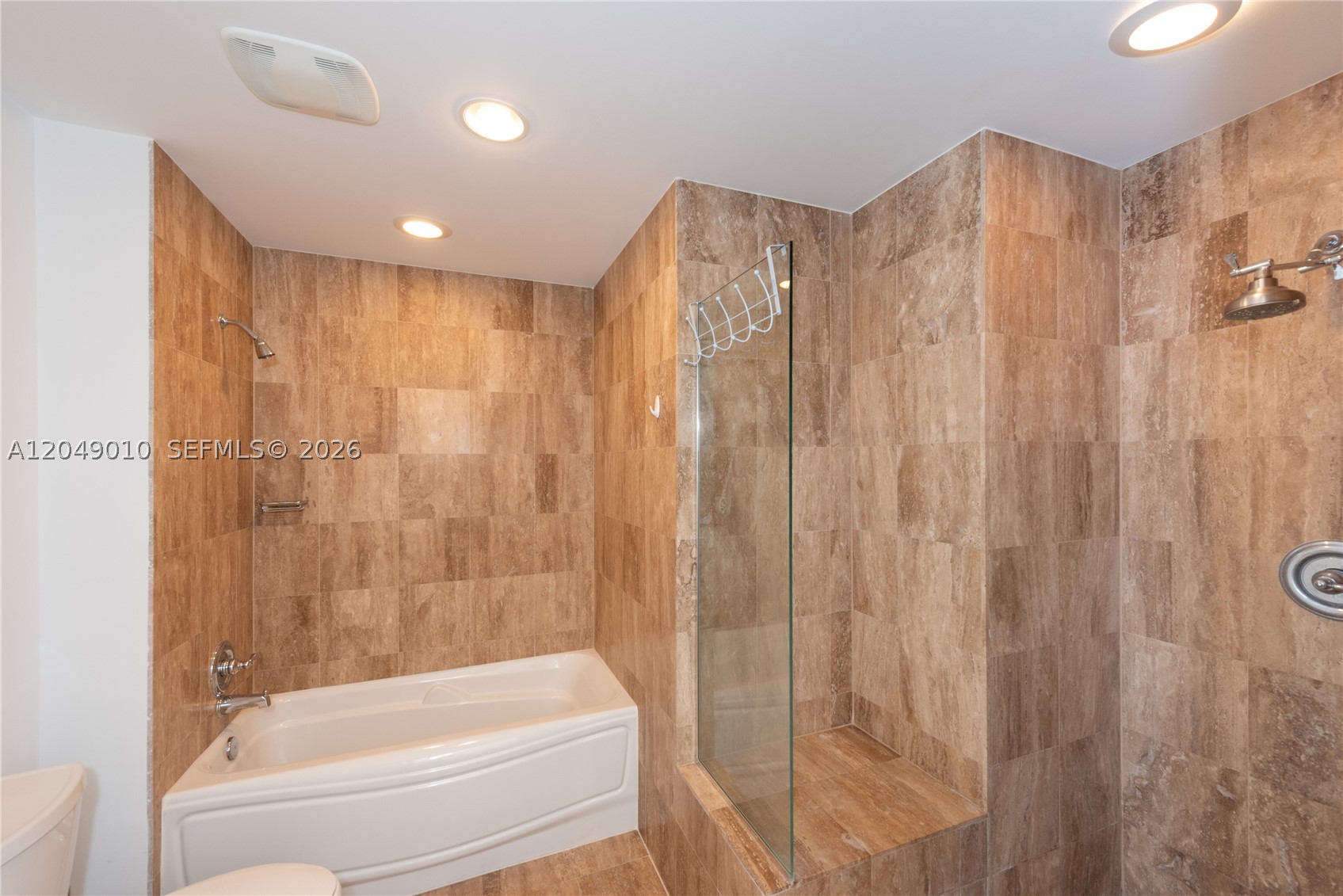 MET 1 CONDO - Residential Lease